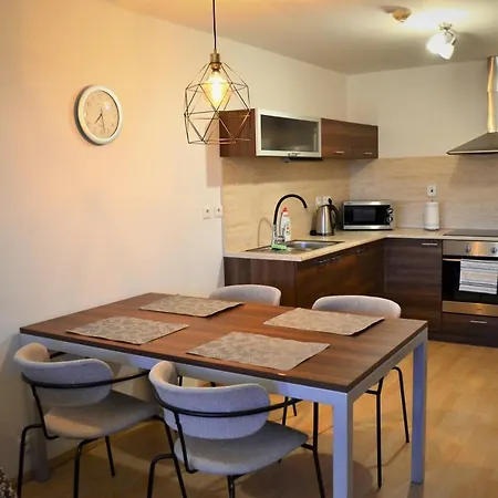 Lejlighed New 120 V *